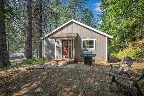 pet friendly hotels sandpoint id.